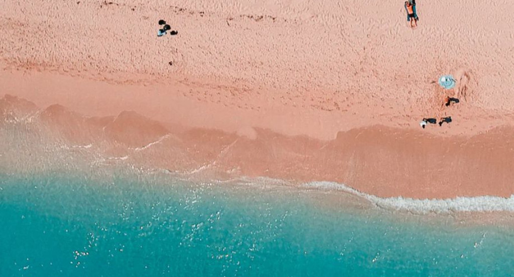 15 playas de arena blanca ideales para hacer una escapada al verano en  pleno invierno