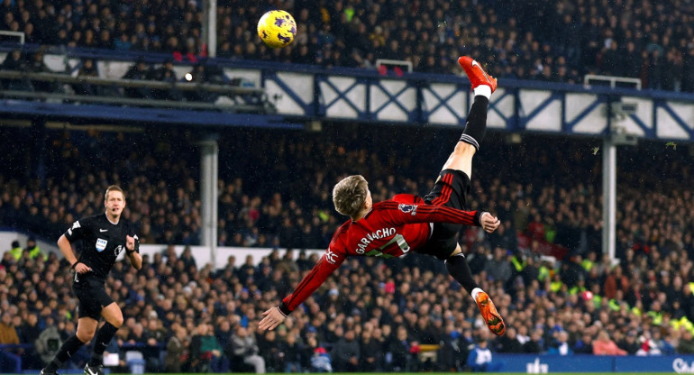 El golazo de Alejandro Garnacho a Everton. Foto: Reuters.