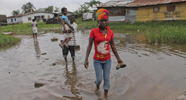 Ascienden a 76 los muertos en Kenia por las inundaciones causadas por El Niño. Reuters