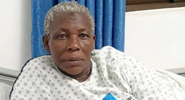 Mujer ugandesa de 70 años que dio a luz a gemelos. @WHIFCug.