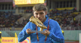 Agustín Ruberto con la Bota de Oro del Mundial Sub 17 de Indonesia. Foto: @Argentina.