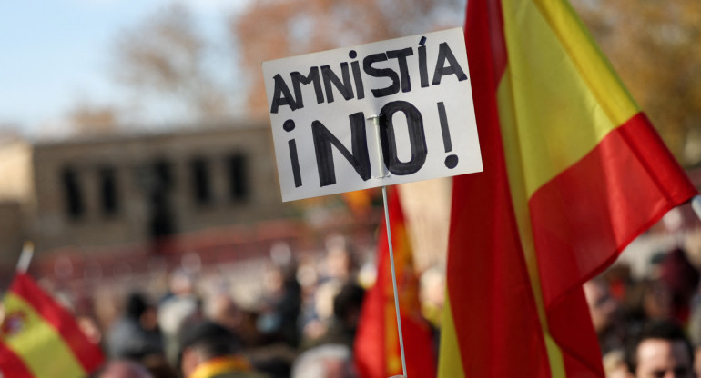 Más de 8 mil personas se manifestaron en las calles de Madrid contra la amnistía a independentistas. Reuters