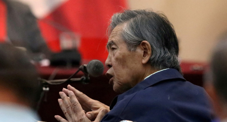 El expresidente de Perú Alberto Fujimori asiste a un juicio como testigo en la base naval del Callao. Reuters
