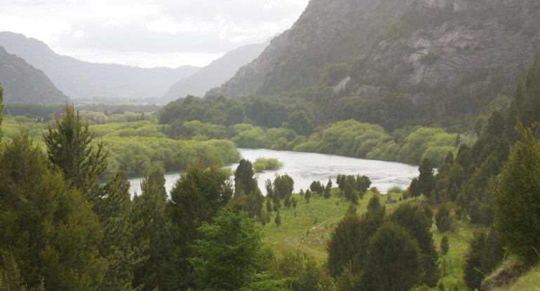Chile introduce dos decretos pioneros para proteger sendos ríos prístinos en la Patagonia. EFE