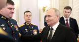 Vladimir Putin junto a los militares condecorados en Rusia. Foto: REUTERS