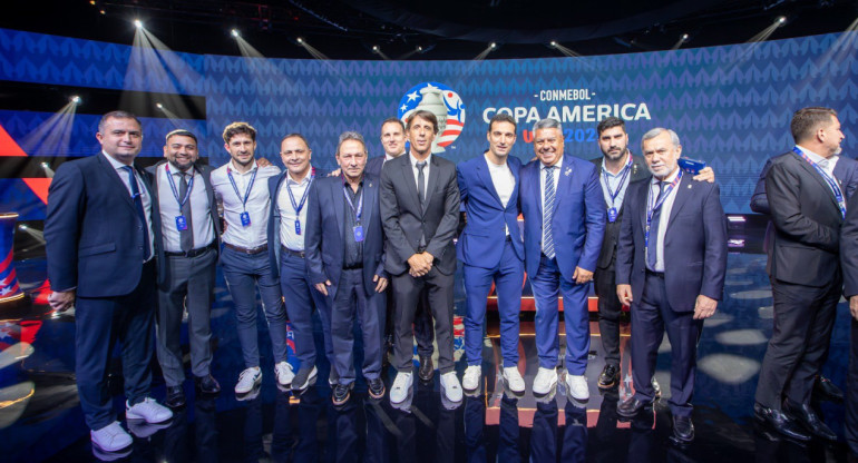 La delegación argentina en el sorteo de la Copa América. Foto: X @tapiachiqui.