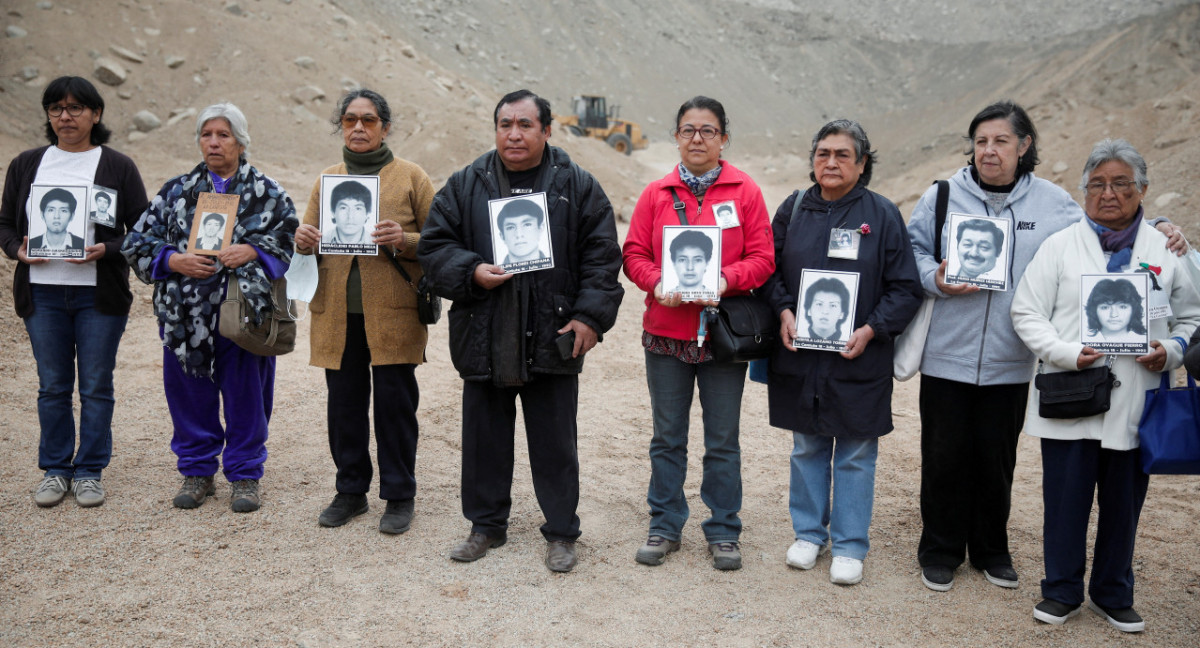 Familiares de víctimas de Fujimori en Perú. Foto: REUTERS.