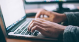 Computadoras, gente trabajando, oficina, Unsplash