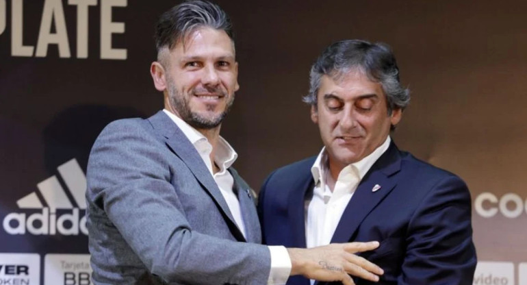 Martín Demichelis y Enzo Francescoli. Foto: Télam