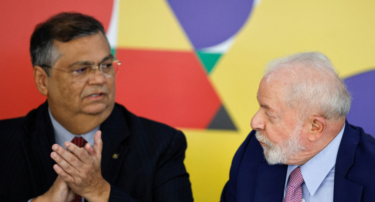 Flávio Dino junto a Lula da Silva. Foto: Reuters.