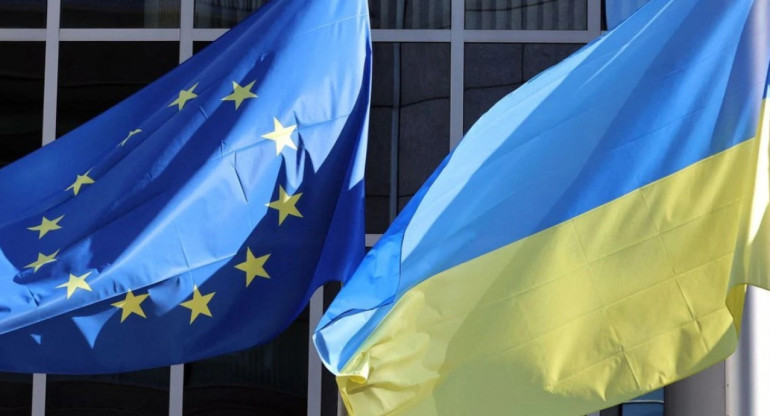 Bandera UE y Ucrania. Foto: Reuters