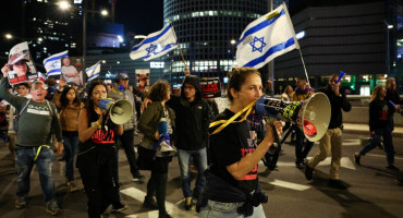 Manifestaciones por el asesinato de tres rehenes israelíes por su Ejército. Foto: Reuters.
