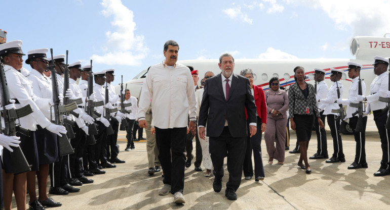 La llegada de Nicolás Maduro a San Vicente y las Granadinas. Foto: Reuters