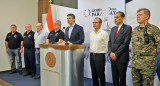 Santiago Peña junto a funcionarios de Paraguay. Foto: EFE.