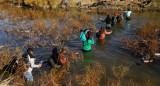 Migrantes intentando entrar desde México a Estados Unidos. Foto: Reuters.