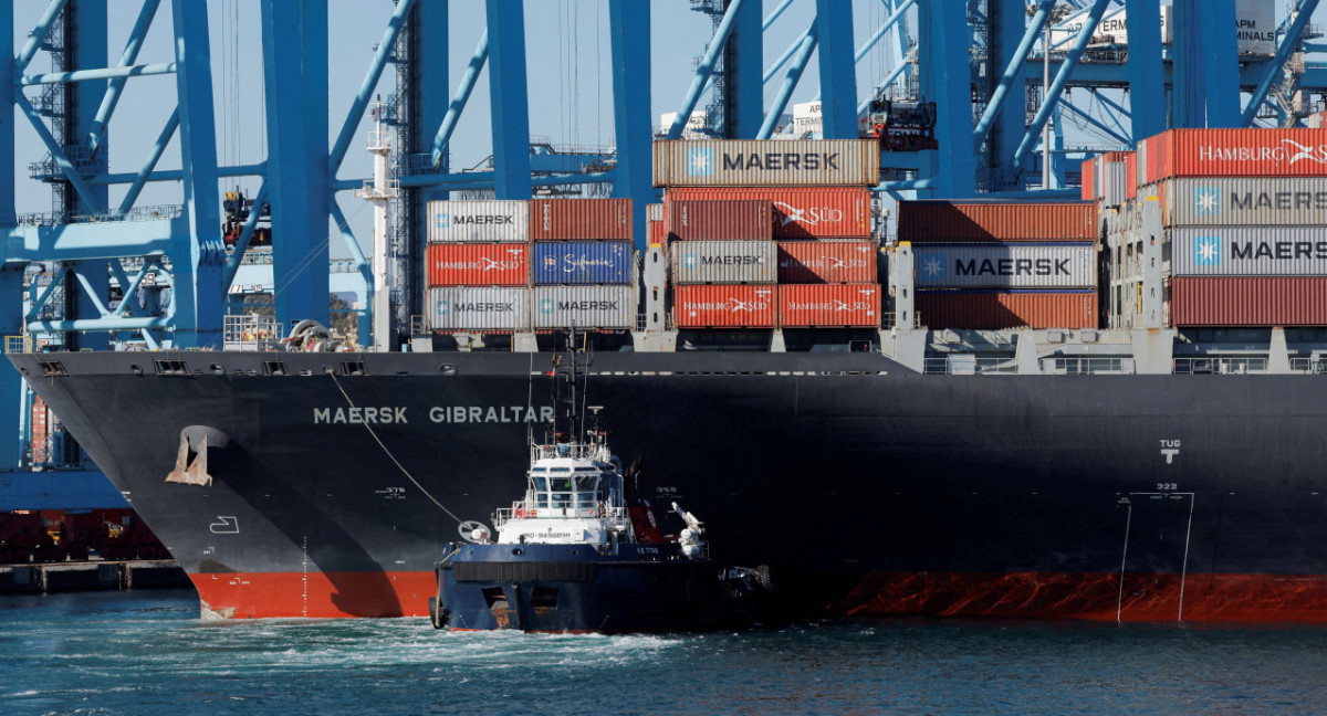 Ataques en el Mar Rojo obligan a desviar buques y perturban cadenas de abastecimiento. Reuters