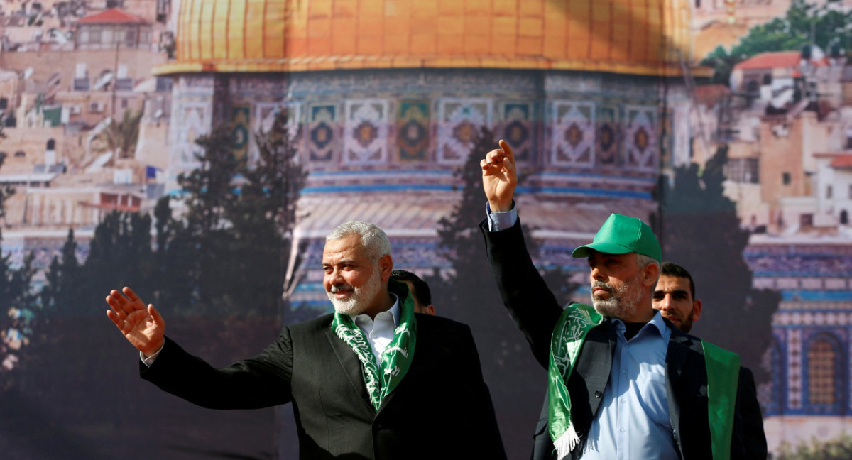 Ismael Haniyeh junto al jefe en Gaza de Hamás. Foto: Reuters