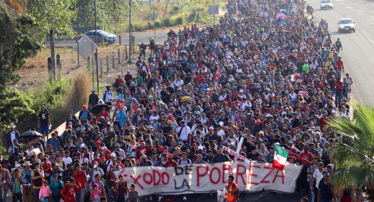 Sale de México una caravana de más de 10.000 migrantes rumbo a EE.UU. EFE