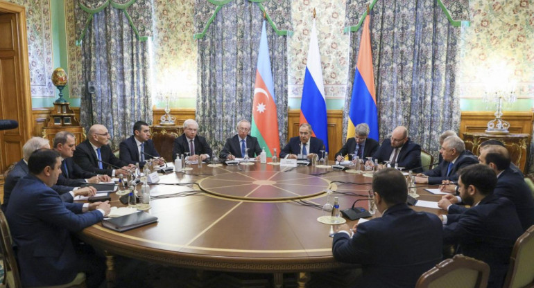 Reunión entre Armenia y Azerbaiyán. Foto: EFE