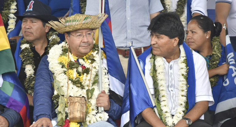 Luis Arce y Evo Morales. Foto: EFE.