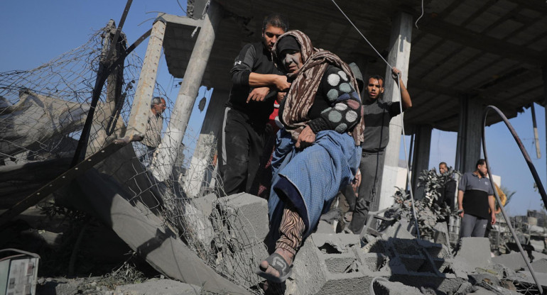 Palestinos en el campo de refugiados Khan Yunis, en la Franja de Gaza. Foto: EFE.