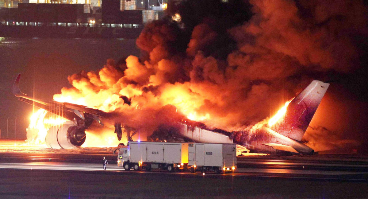 Tragedia en el Aeropuerto de Haneda, Japón. Foto: EFE.