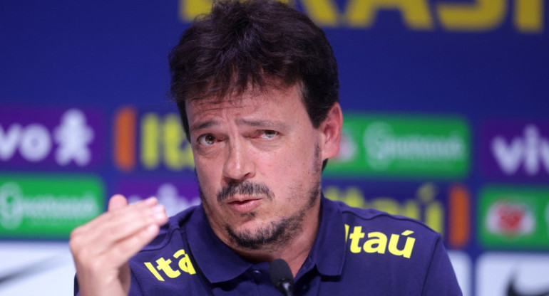 Fernando Diniz, entrenador de Brasil. Foto: Reuters.