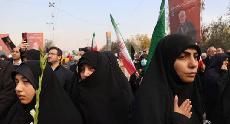 Funeral de fallecido en el atentado en Irán. Foto: Reuters.