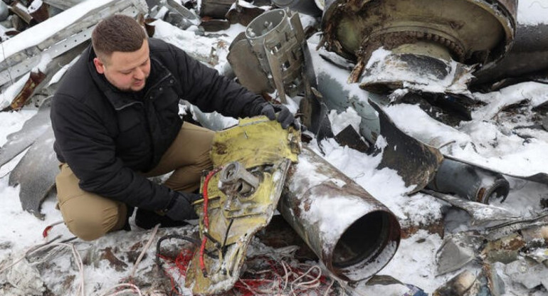 Ucrania muestra evidencias de que Rusia disparó un misil norcoreano contra Járkov. Foto: Reuters