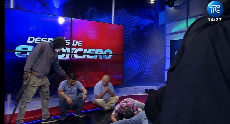 Delincuentes asaltaron un estudio de televisión en Ecuador. Foto: EFE.
