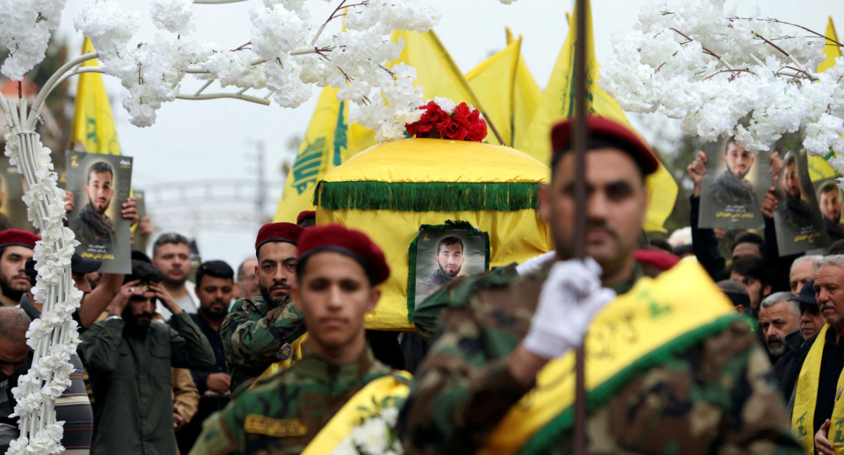 El funeral de un miembro de Hezbollah asesinado. Foto: Reuters