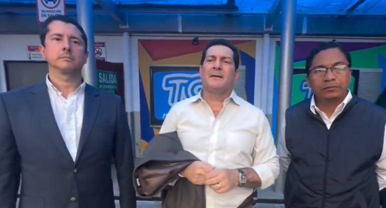 Declaraciones de periodistas de TC Televisión tras ataque en sus instalaciones la tarde de hoy en la ciudad de Guayaquil. Video: Twitter: Alerta News.