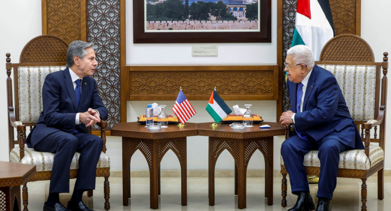 Blinken se reúne con el líder palestino Mahmud Abás en Cisjordania. Foto: Reuters