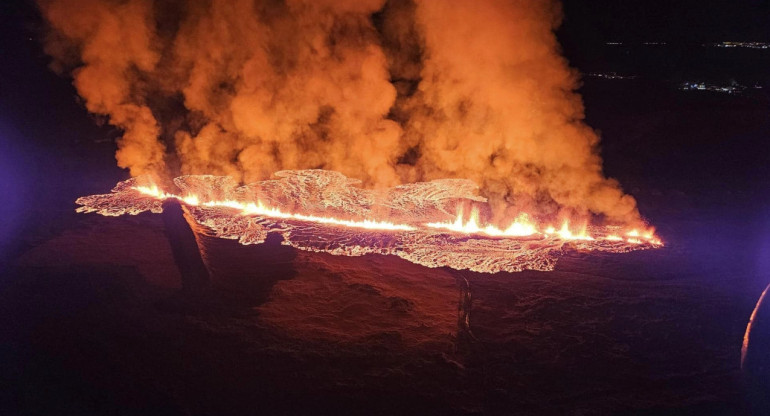 Volcán en erupción en Islandia. Foto: X.