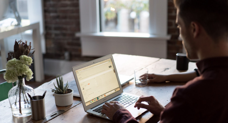 Trabajo remoto, home office, cansancio, productividad. Foto: Unsplash