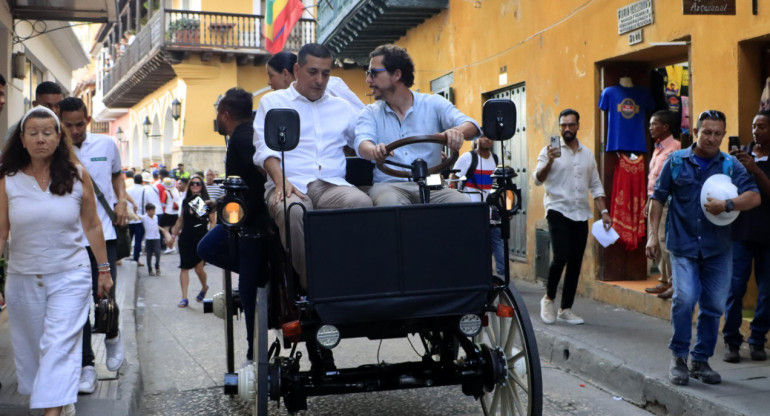Cartagena inicia la sustitución de coches de caballos con el primer prototipo eléctrico. EFE