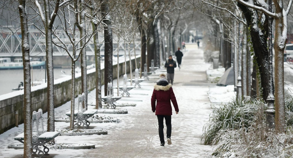 El temporal de frío y nieve causa el caos en el norte de Francia y deja  retenciones kilométricas - El Periódico