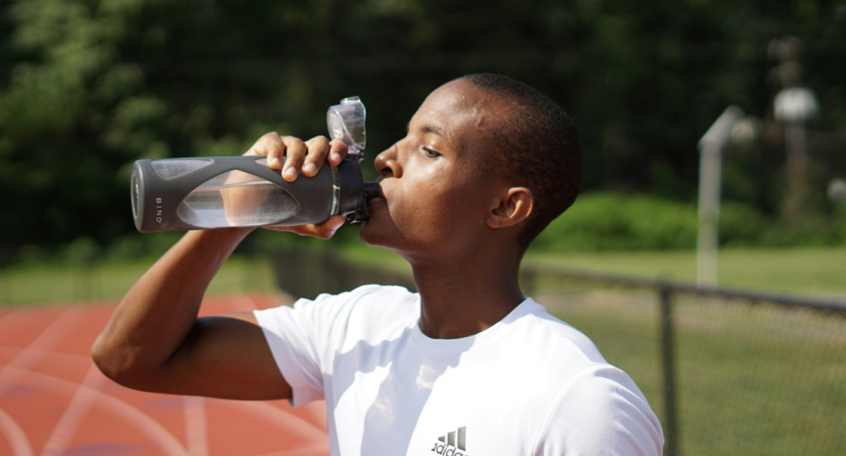 Botellas de agua. Foto: Unsplash.