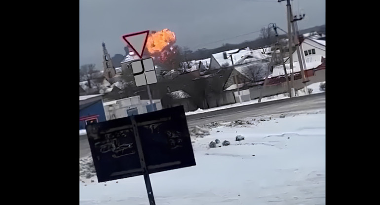 Un avión ruso se estrelló en Bélgorod. Foto: Captura video.