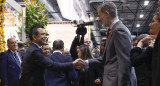 El presidente de Ecuador, Daniel Noboa posa con el rey Felipe VI  en el stand de su país durante la inauguración de Fitur 2024. Foto: EFE