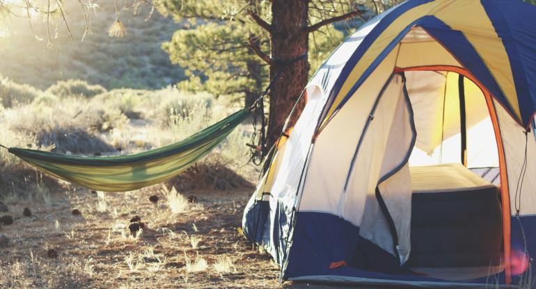 Camping, vacaciones, verano, calor. Foto: Unsplash
