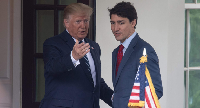 El expresidente de EEUU, Donald Trump, y primer ministro de Canadá, Justin Trudeau. Foto: NA