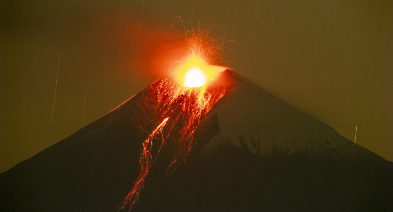 Volcán Sangay. Foto: EFE.