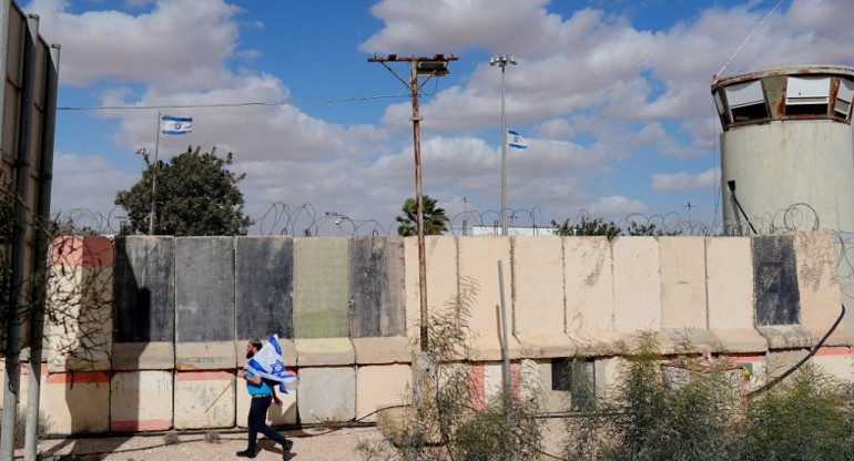 Activistas israelíes bloquean la ayuda a Gaza por Nitzana. Foto: Reuters