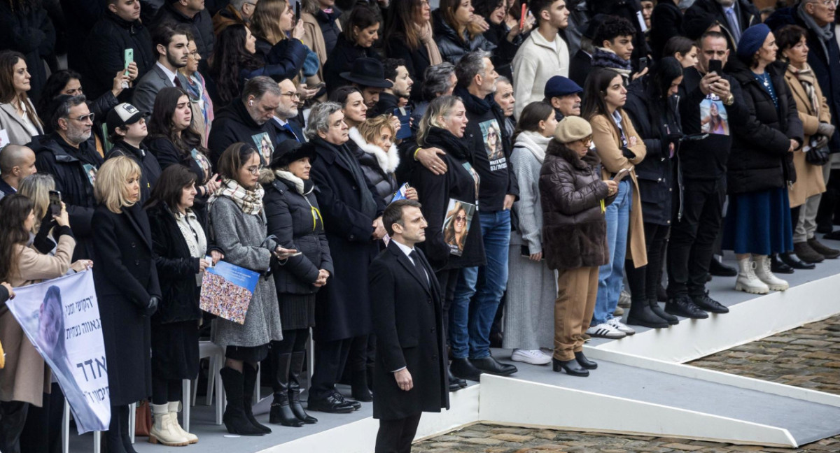 Homenaje de Macron a fallecidos franceses en ataque de Hamás. Foto: EFE