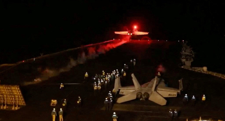 Avión estadounidense lleva a cabo ataques aéreos contra objetivos militares en Yemen. Foto: Reuters