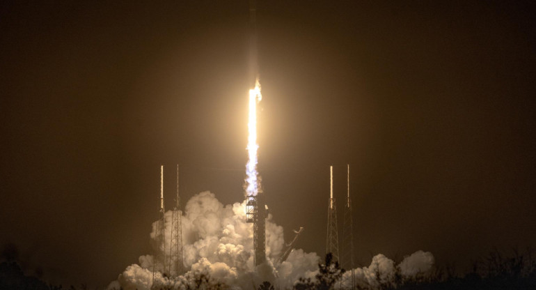 El cohete de SpaceX lanzado por la NASA. Foto: EFE