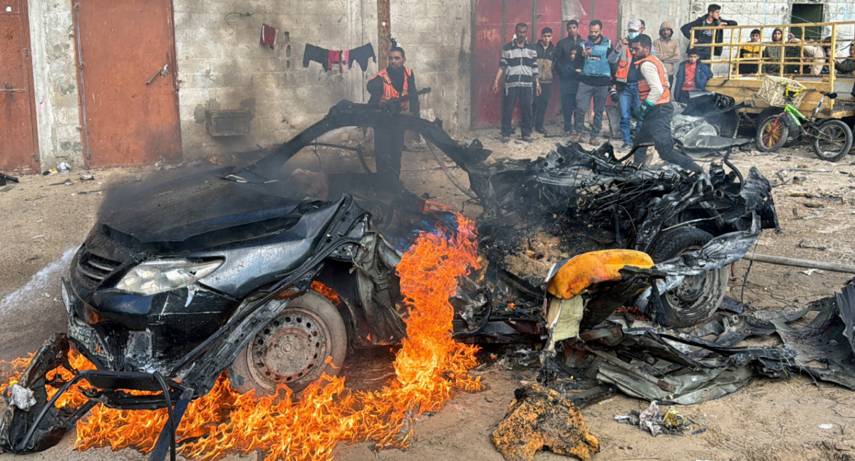 Ataques aéreos israelíes en el paso de Rafah. Foto: Reuters.