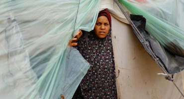 Gazatíes desplazados en Rafah. Foto: Reuters.