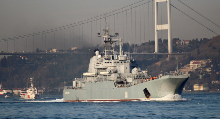 l buque ruso "Caesar Kunikov" destruido por Ucrania en el mar Negro. Foto: Reuters.